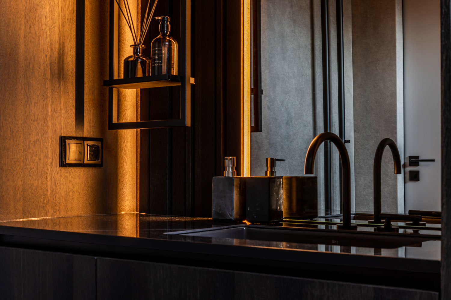 Stylowe ujęcia wnętrz, Fotografia wnętrz dla projektantów, Zdjęcia wnętrz dla biur nieruchomości, Fotografia architektury Gdynia, Zdjęcia luksusowych apartamentów, Profesjonalne zdjęcia mieszkań, Fotografia wnętrz dla katalogów