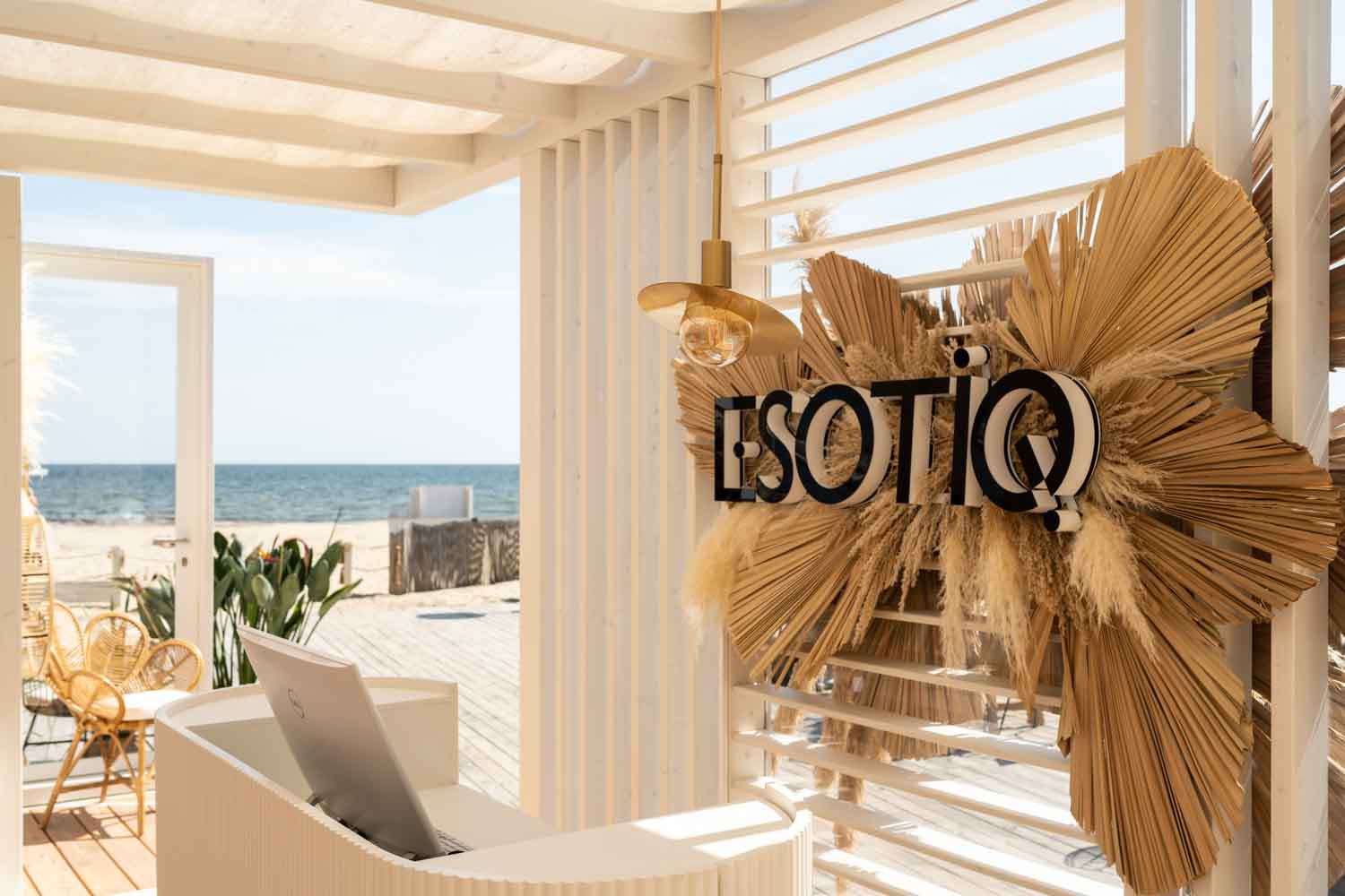 Fotografia wnętrz luksusowych, Fotograf wnętrz dla firm, Zdjęcia wnętrz biur, Profesjonalne zdjęcia apartamentów Sopot, Fotografia domów Gdynia, Fotograf wnętrz na wynajem, Zdjęcia przestrzeni biurowych