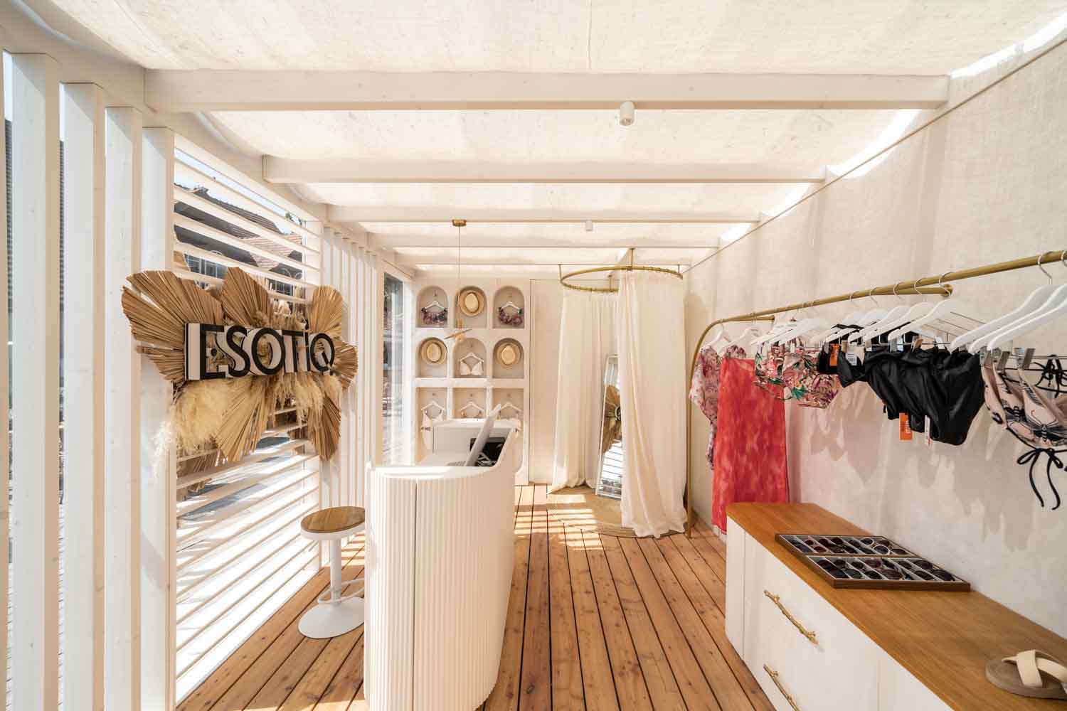 Profesjonalne zdjęcia apartamentów Sopot, Stylowe ujęcia wnętrz, Fotografia wnętrz dla projektantów, Zdjęcia wnętrz dla biur nieruchomości, Fotografia architektury Gdynia, Zdjęcia luksusowych apartamentów, Profesjonalne zdjęcia mieszkań, Fotografia wnętrz dla katalogów