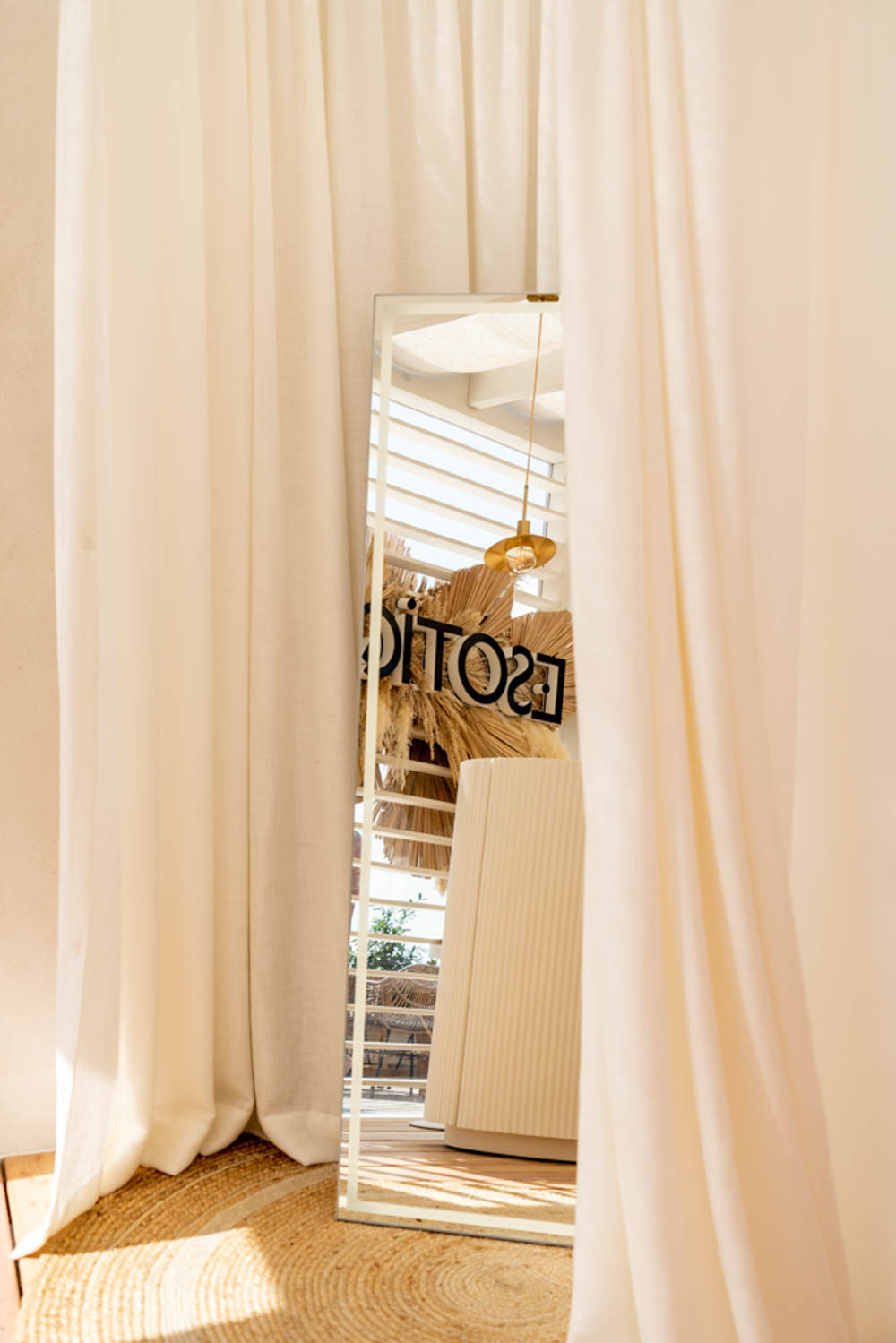 Fotografia wnętrz dla projektantów, Real estate photography, Zdjęcia wnętrz dla biur nieruchomości, Fotografia wnętrz na wynajem Gdynia, Fotografia wnętrz biur, Profesjonalne zdjęcia nieruchomości, Kreatywne zdjęcia apartamentów, Stylowe wnętrza Sopot, Minimalistyczne zdjęcia wnętrz, Fotografia wnętrz w Trójmieście, Ekskluzywne wnętrza na sprzedaż