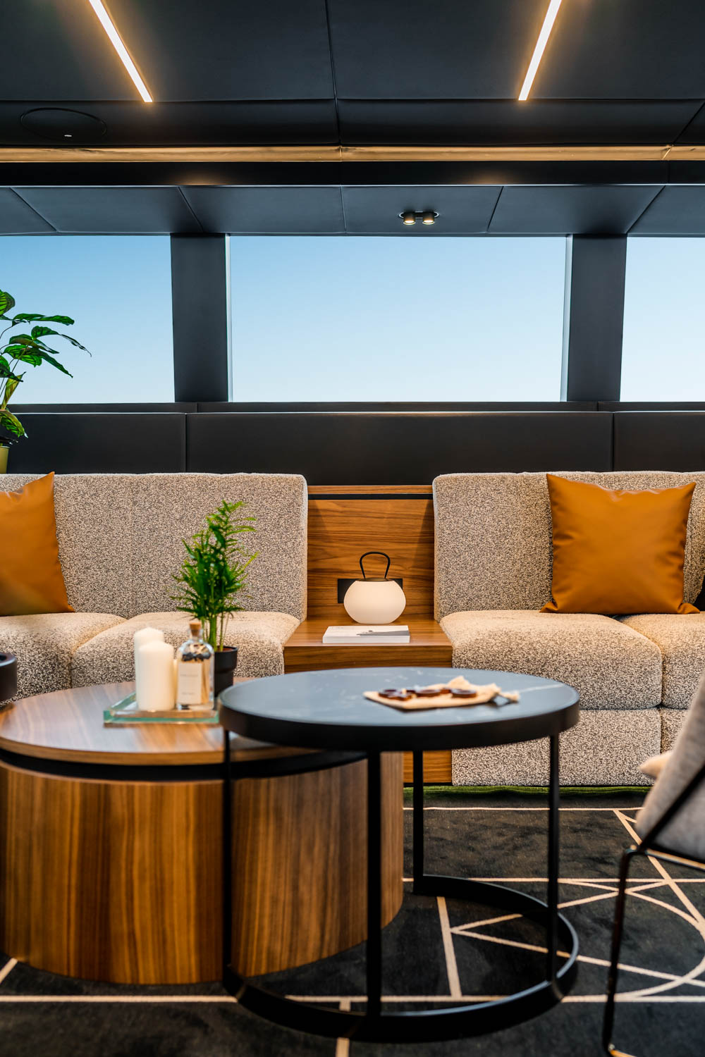 Fotografia wnętrz luksusowych, Fotograf wnętrz dla firm, Zdjęcia wnętrz biur, Profesjonalne zdjęcia apartamentów Sopot, Fotografia domów Gdynia, Fotograf wnętrz na wynajem, Zdjęcia przestrzeni biurowych