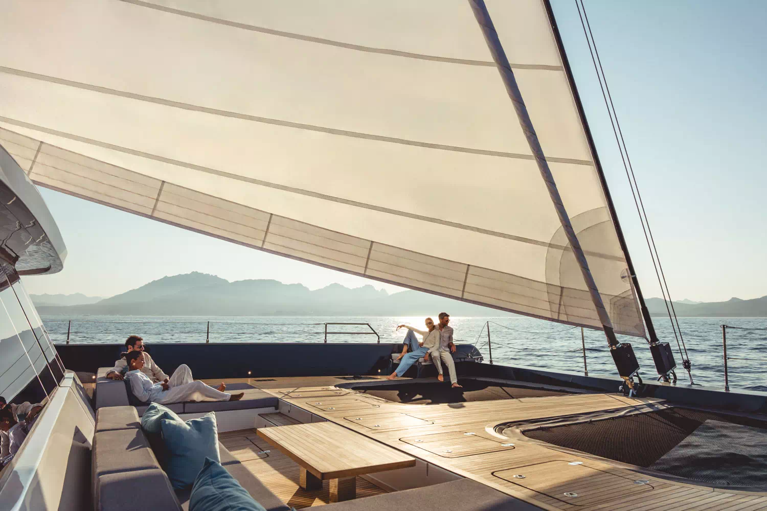 Authentic brand visuals, Ekskluzywne zdjęcia jachtów, Professional editorial shots, Nowoczesne zdjęcia mody, Advertising photography, Ponadczasowa fotografia lifestyle dla klientów premium