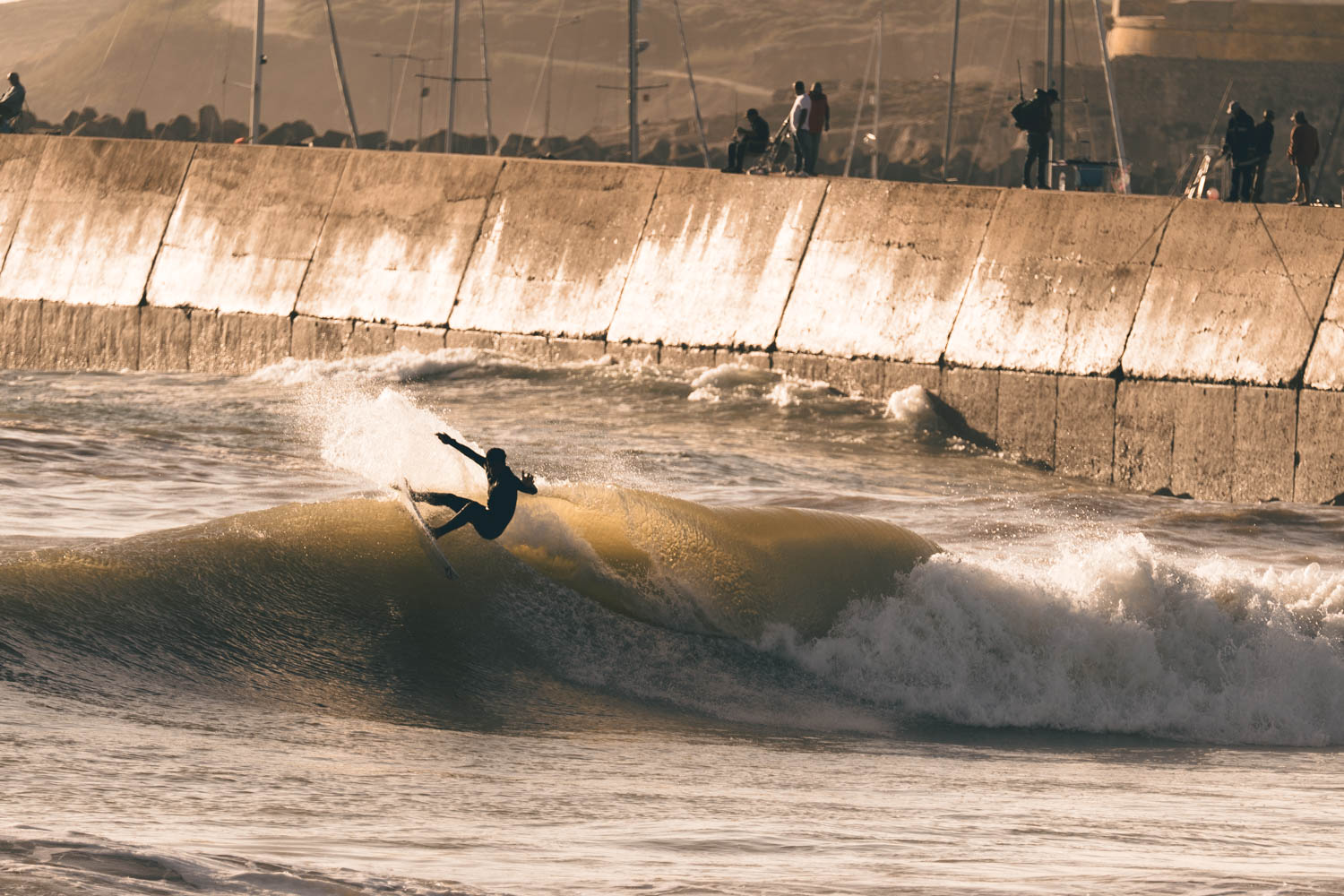 zdjęcia lifestyle, filmowanie social media, fotografia wnętrz i architektury w Gdańsku, Surf photography, Zdjęcia w ruchu, Zdjęcia plażowe, Surfing lifestyle, Woda i sport, Dynamic photos of water sports, Lifestyle photography for surfers