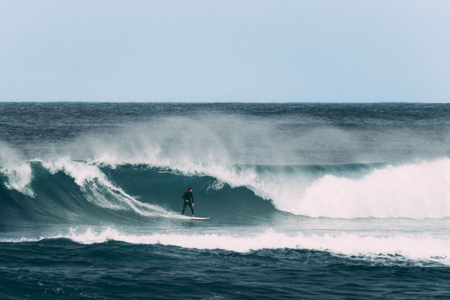 filmowanie z FPV, kreatywna produkcja video, filmy reklamowe, Surf session photos, Zdjęcia plażowe, Zdjęcia na fali, Lifestyle na plaży, Ocean photography, Professional water and surfing sports photos, Beach lifestyle photography with surf vibes