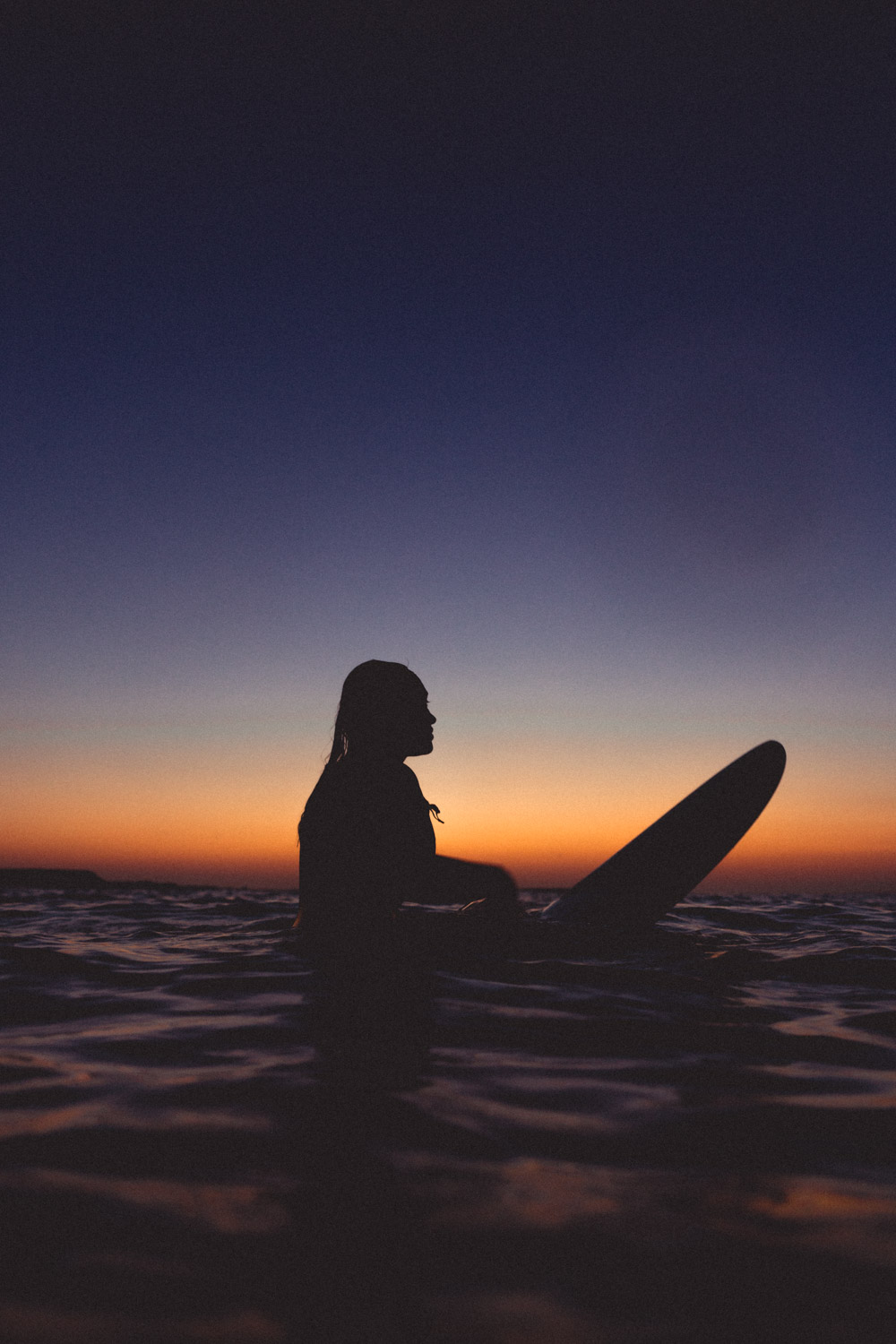 Brand photography, Surfing w akcji, Sport i styl, Beach and surf, Zdjęcia sportowe, Water photography, Action-packed sports photography in water, Extreme sports photography on the beach