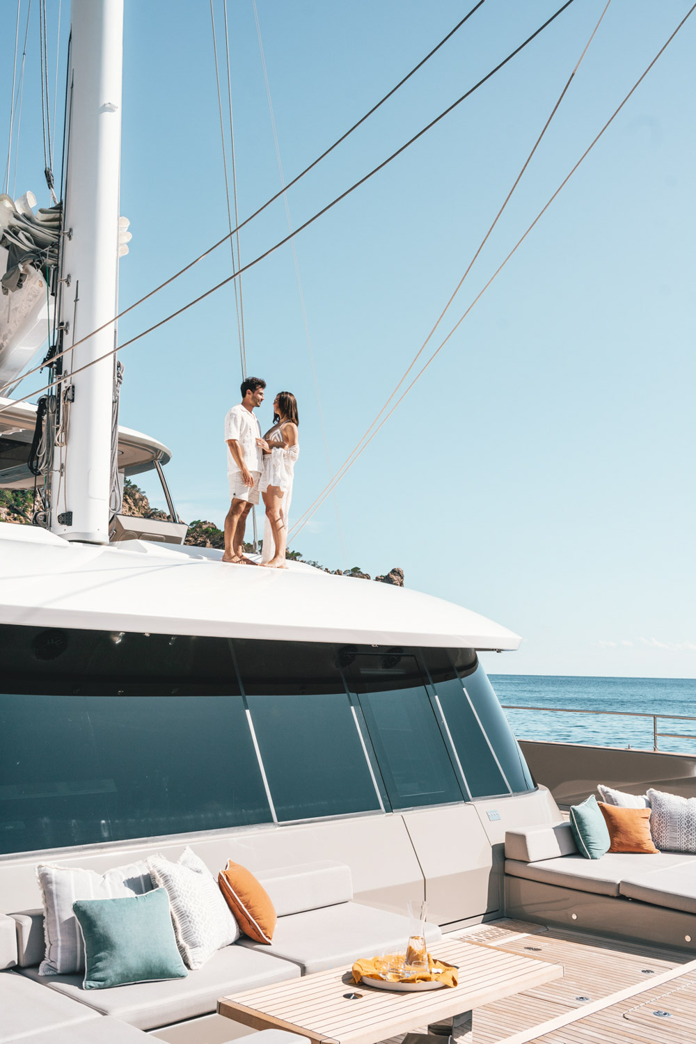 Yacht lifestyle photography, Dośiwaczony fotograf, Kreatywne zdjęcia na social media, Instagram photography, Content na social media, Creative fashion editorials, Fotografia reklamowa, Exclusive yacht photography, Elegancka fotografia mody